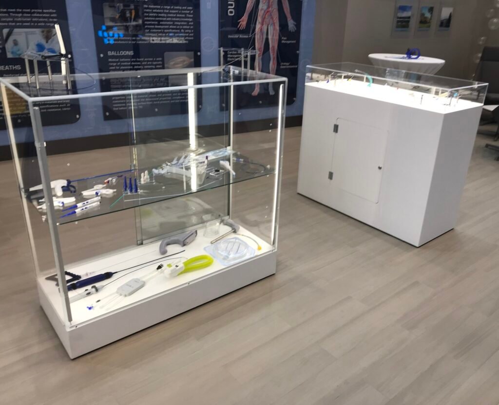 new 020-0001 A display case with some items on it